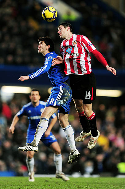 更与其在场 更与其在场